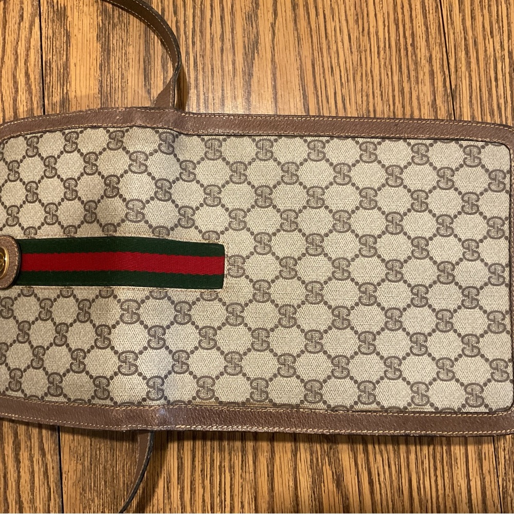 Authentic Gucci - Picture 13 of 15